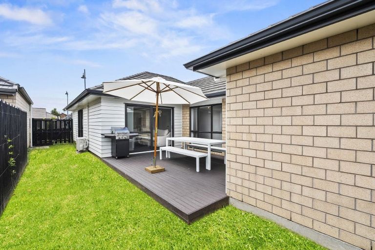 Photo of property in 27 Kotuku Crescent, Takanini, 2112