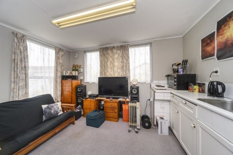 Photo of property in 84 Hillcrest Drive, Kelvin Grove, Palmerston North, 4414