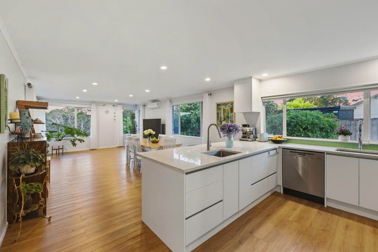 Photo of property in 22 Windfall Grove, Greenhithe, Auckland, 0632
