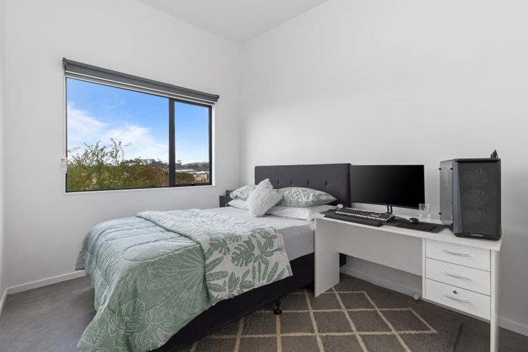 Photo of property in 27/3 Hulme Place, Henderson, Auckland, 0612
