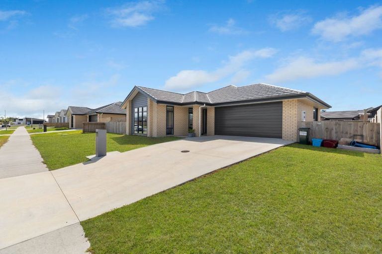 Photo of property in 9 Te Piriti Road, One Tree Point, 0118