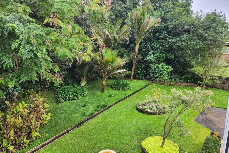 Photo of property in 2/86 Lake Road, Northcote, Auckland, 0627