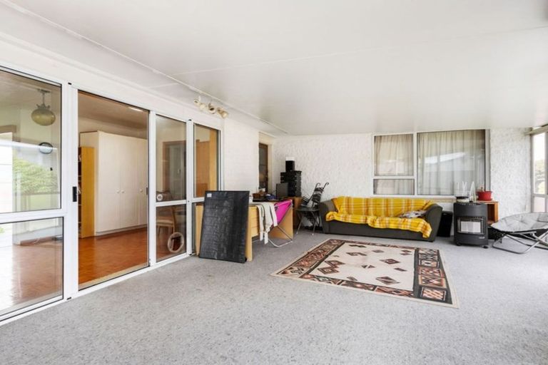 Photo of property in 28 Compton Street, Woolston, Christchurch, 8062
