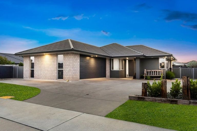Photo of property in 22 Rainey Crescent, Papamoa Beach, Papamoa, 3118