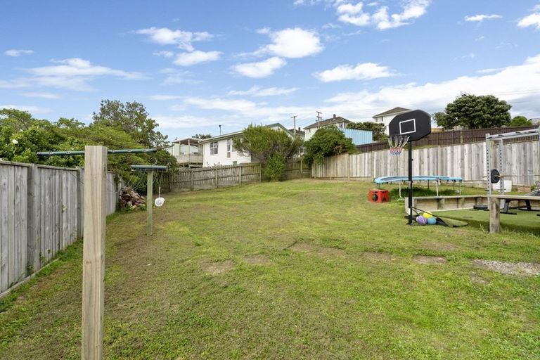 Photo of property in 11 Te Puke Street, Titahi Bay, Porirua, 5022