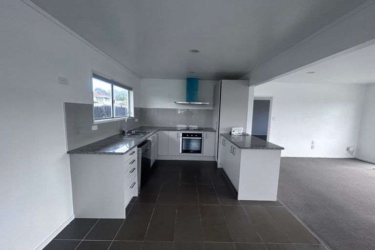 Photo of property in 42 Tamahere Drive, Glenfield, Auckland, 0629