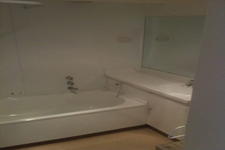 Photo of property in 2u9 Hood Street, Mount Victoria, Wellington, 6011