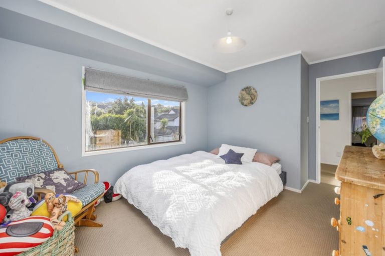 Photo of property in 2/10e Penning Road, Castor Bay, Auckland, 0620