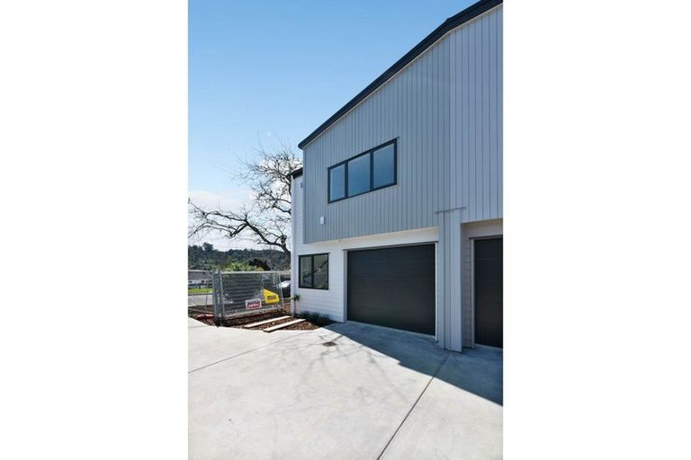 Photo of property in 13d Ranch Avenue, Beach Haven, Auckland, 0626