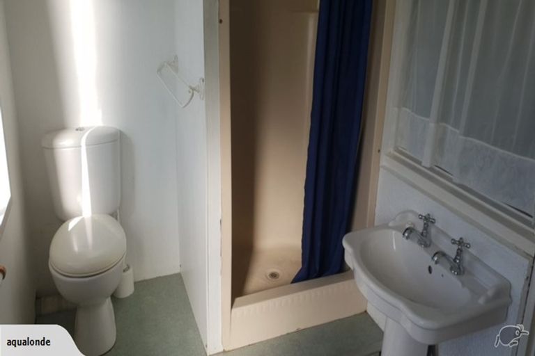 Photo of property in 21 High Road, Glenfield, Auckland, 0629