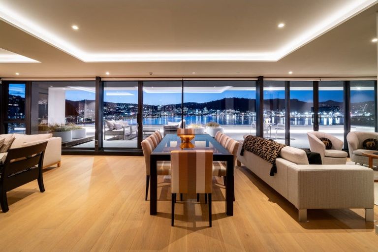Photo of property in 2/308 Oriental Parade, Oriental Bay, Wellington, 6011