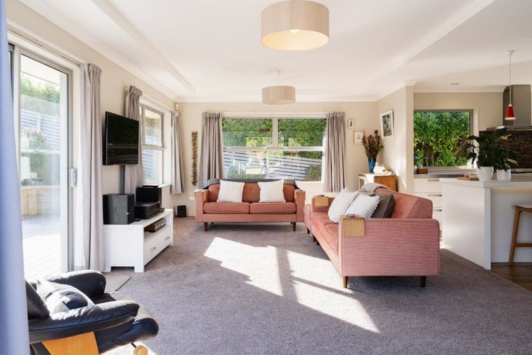 Photo of property in 37 Highgrove, Saint Clair, Dunedin, 9012