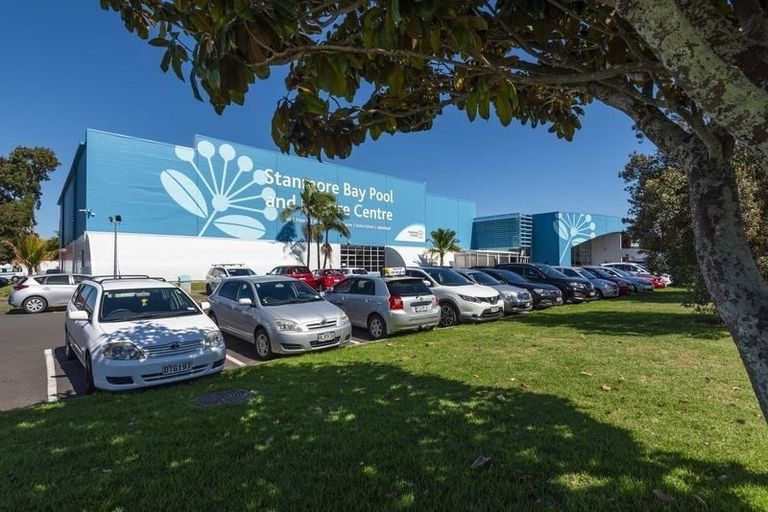 Photo of property in 3/28 Holiday Road, Stanmore Bay, Whangaparaoa, 0932