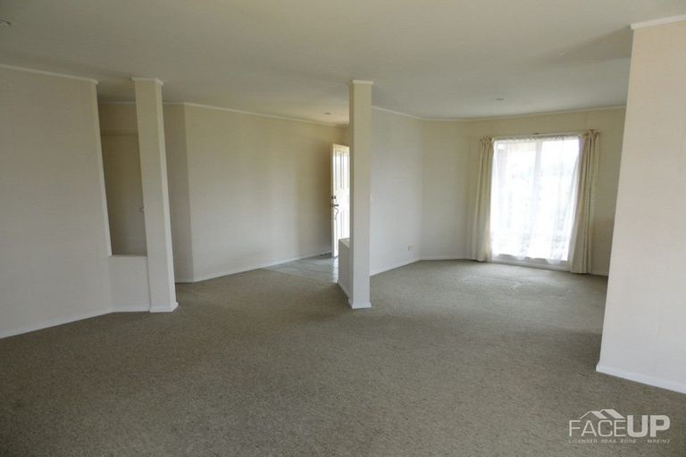 Photo of property in 72 Kingdale Road, Henderson, Auckland, 0610