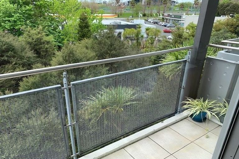 Photo of property in Albany Central, 16a/210 Dairy Flat Highway, Albany, Auckland, 0632