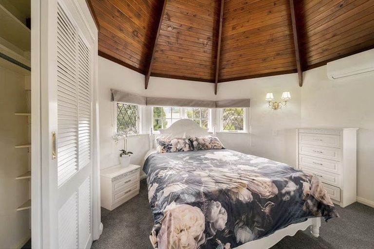 Photo of property in 68 Kaurilands Road, Titirangi, Auckland, 0604