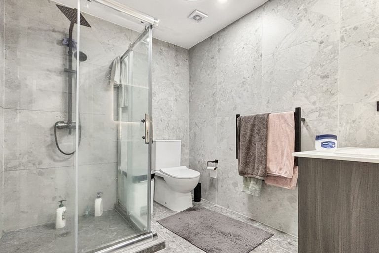 Photo of property in 2 Peterhouse Place, West Harbour, Auckland, 0618
