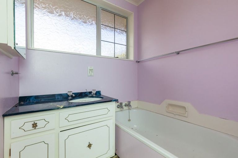 Photo of property in 30a Rewarewa Crescent, Waikanae, 5036