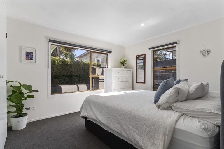 Photo of property in 2/10 Ewen Alison Avenue, Devonport, Auckland, 0624