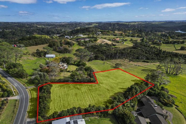 Photo of property in 13 Vaughans Road, Okura, Albany, 0792