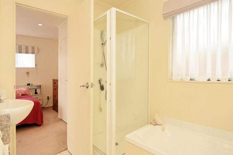 Photo of property in 143a Colwill Road, Massey, Auckland, 0614