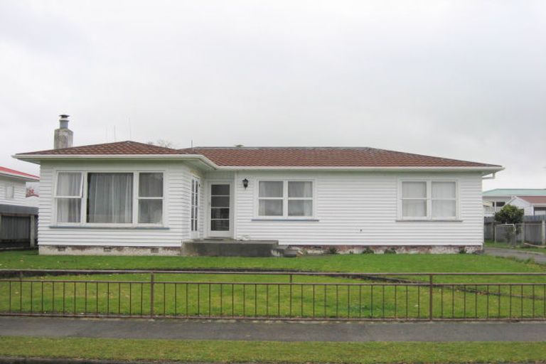 Photo of property in 20 Featherston Street, Levin, 5510