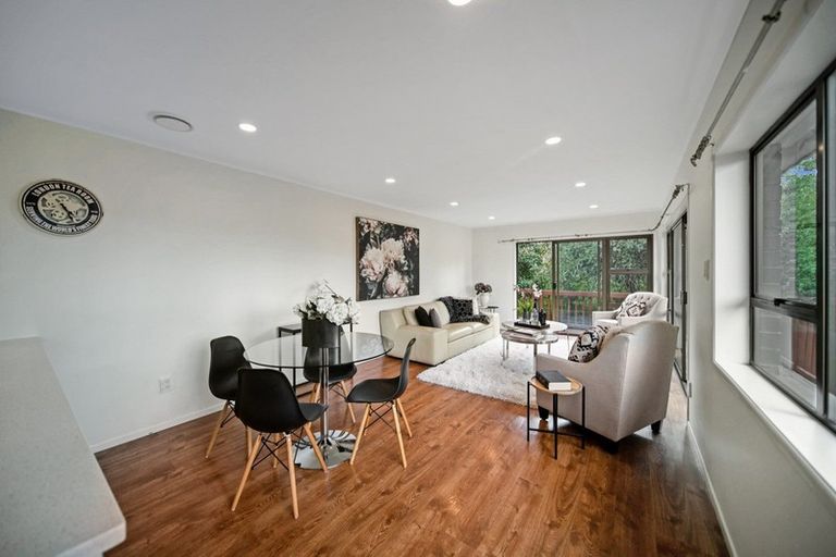 Photo of property in 230c Pakuranga Road, Pakuranga Heights, Auckland, 2010