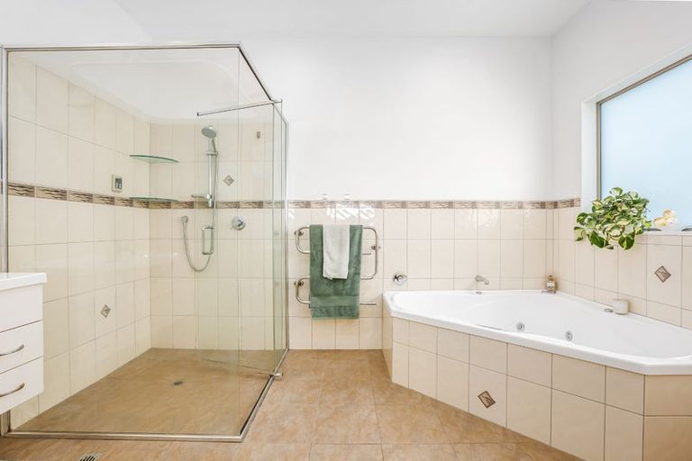 Photo of property in 61 Quadrant Heights, Paraparaumu, 5032