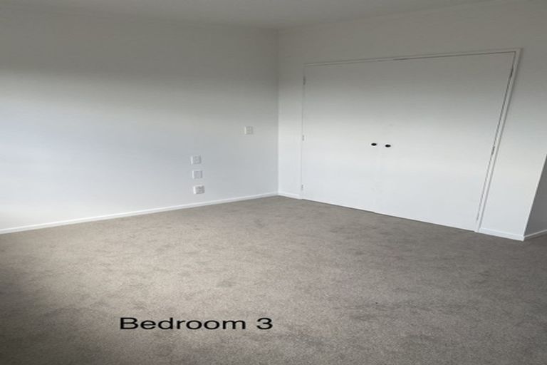 Photo of property in 2/318 Sunset Road, Unsworth Heights, Auckland, 0632