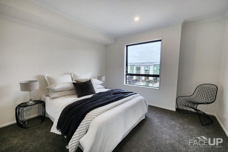 Photo of property in 18 Hema Road, Hobsonville, 0616