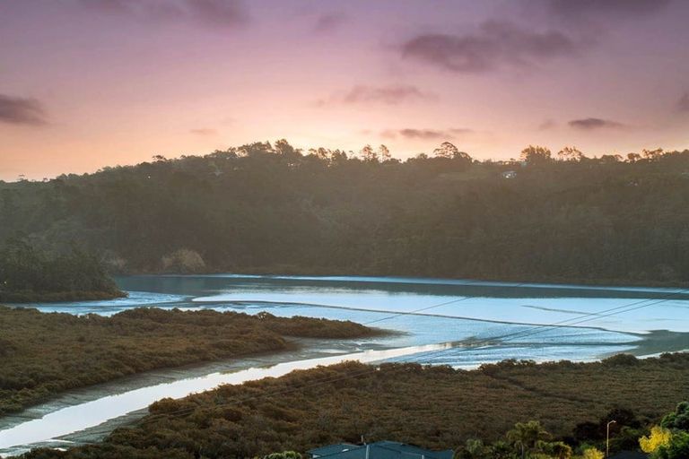 Photo of property in 82a Kittiwake Drive, Schnapper Rock, Auckland, 0632