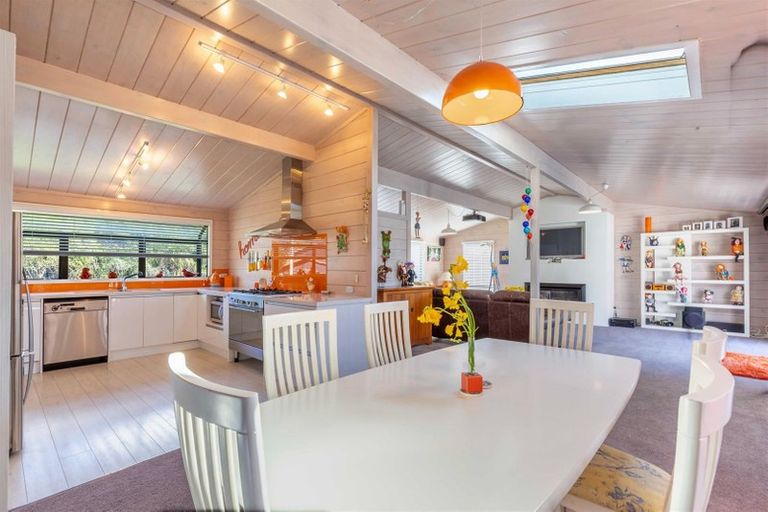 Photo of property in 14 Highwood Grove, Torbay, Auckland, 0630