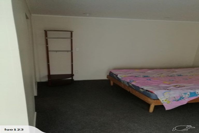 Photo of property in 35 Malmo Place, Massey, Auckland, 0614