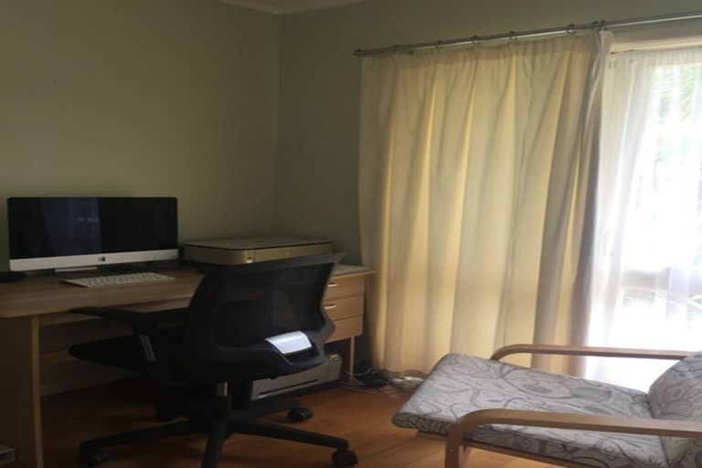 Photo of property in 2/26 Coroglen Avenue, Birkenhead, Auckland, 0626