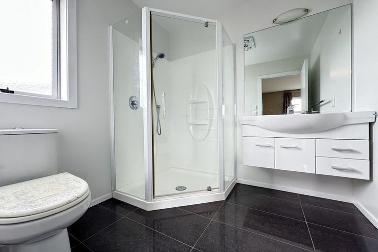 Photo of property in 61 Tamworth Crescent, Newlands, Wellington, 6037