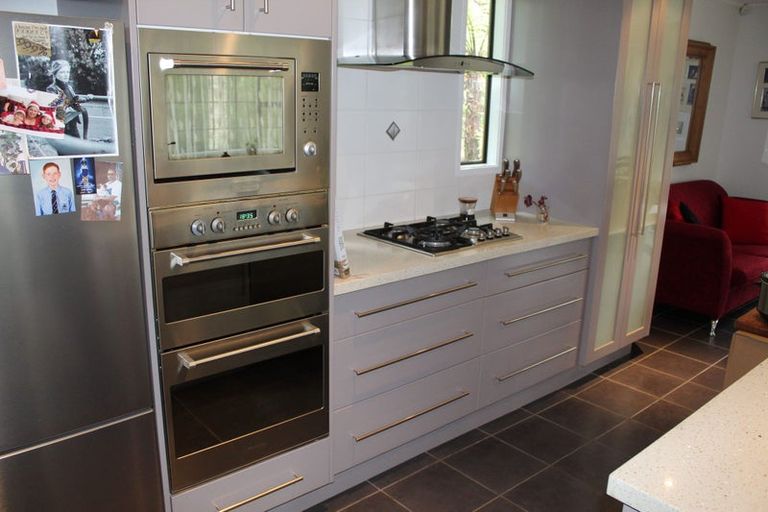 Photo of property in 5 Kaurimu Rise, Titirangi, Auckland, 0604