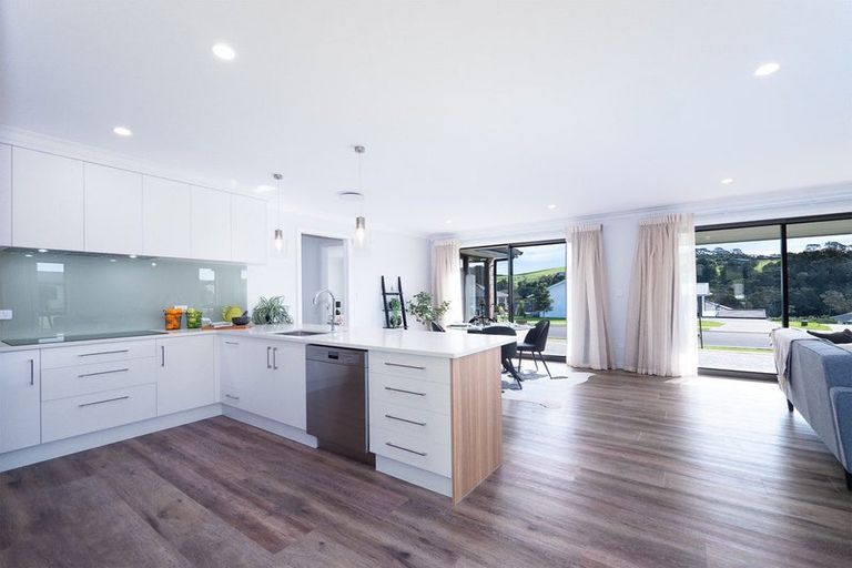 Photo of property in 33 Admiralty Drive, Haruru, 0204