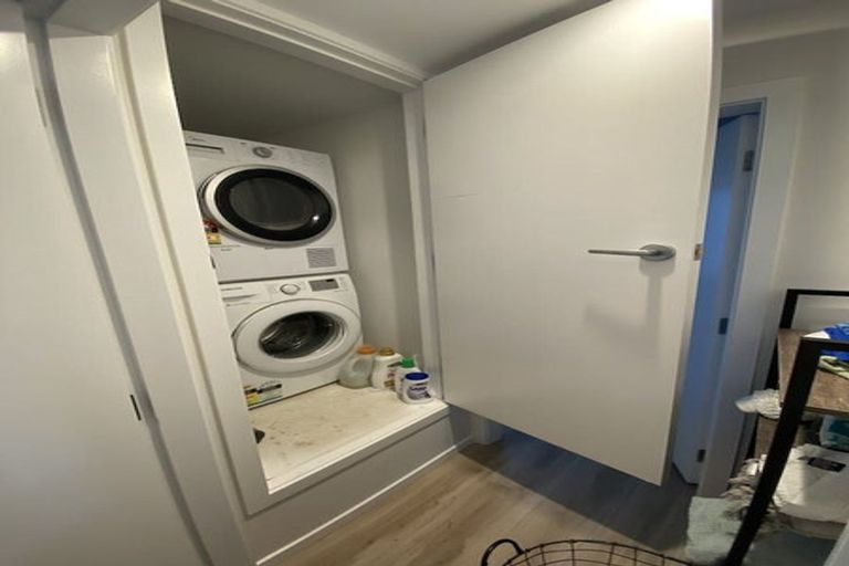 Photo of property in 3b Hillview Crescent, Paparangi, Wellington, 6037