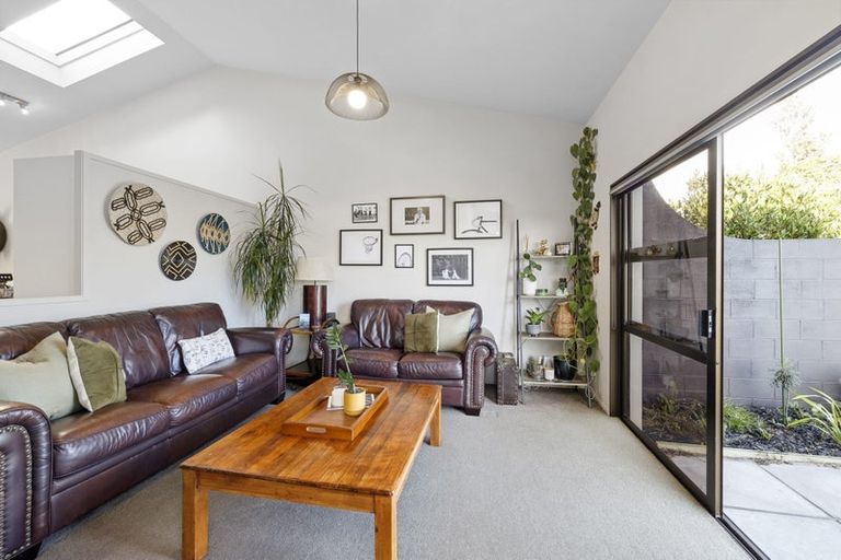 Photo of property in 2 Budleigh Street, Frankleigh Park, New Plymouth, 4310