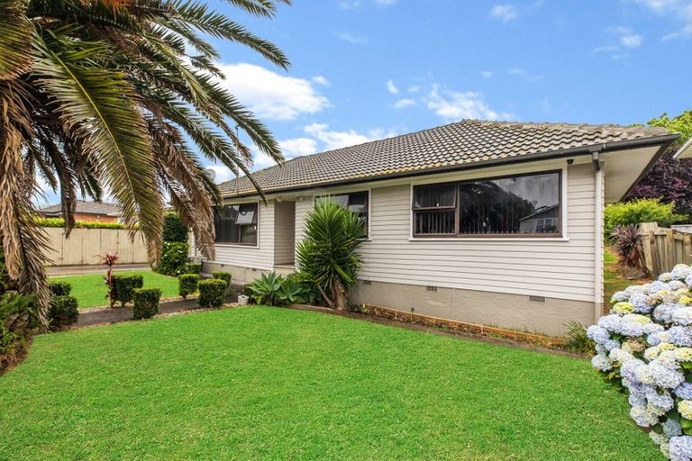 Photo of property in 29 Plumley Crescent, Mangere, Auckland, 2022