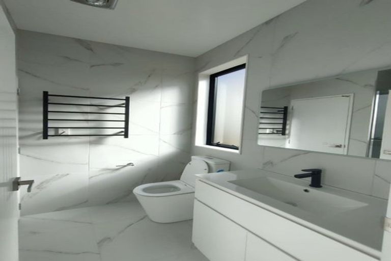 Photo of property in 35 Morus Road, Massey, Auckland, 0614