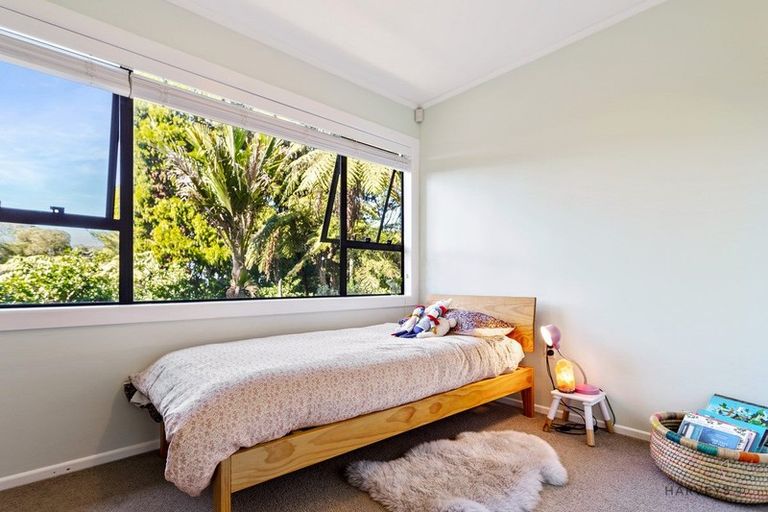 Photo of property in 282 Shaw Road, Titirangi, Auckland, 0604