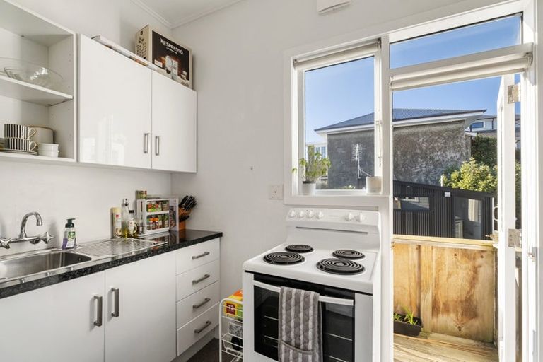 Photo of property in 11 Caroline Street, Mount Victoria, Wellington, 6011