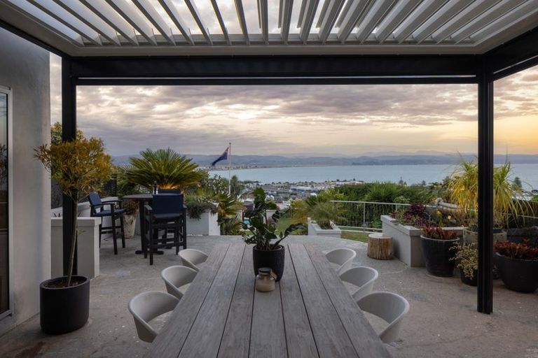 Photo of property in 12 George Street, Hospital Hill, Napier, 4110