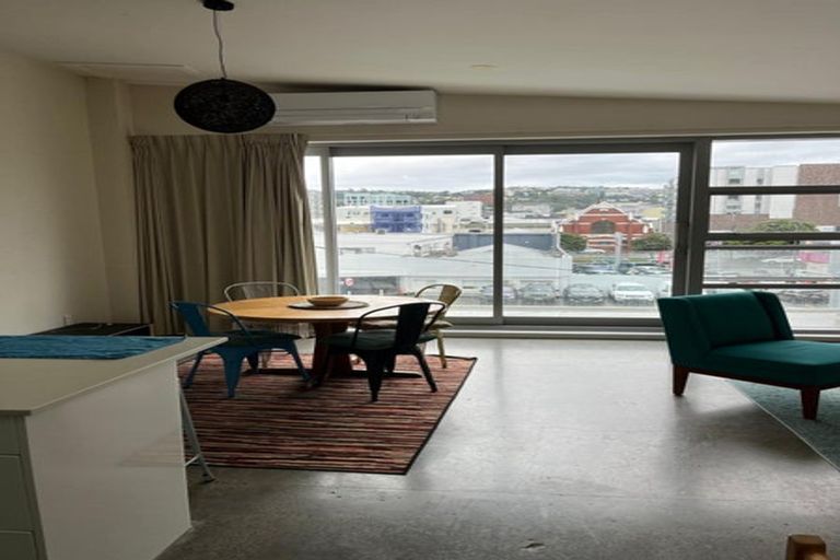 Photo of property in 25u5 Home Street, Mount Victoria, Wellington, 6011