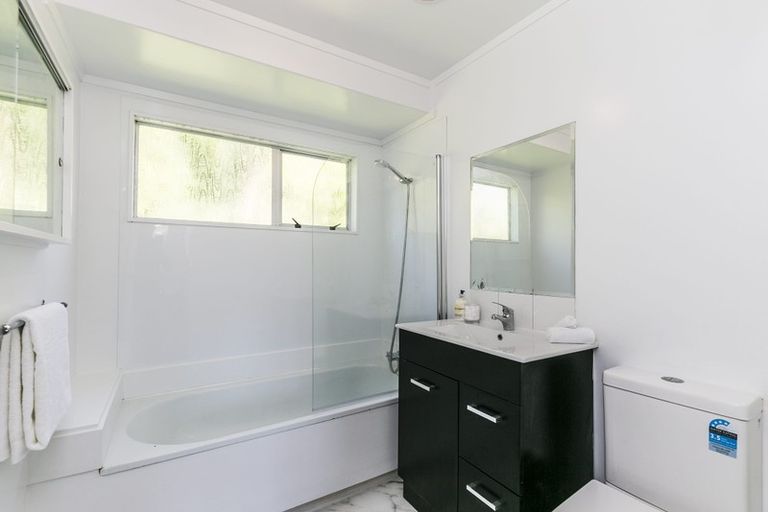 Photo of property in 16 Makatote Grove, Churton Park, Wellington, 6037