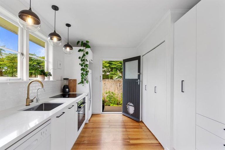 Photo of property in 86 Taikata Road, Te Atatu Peninsula, Auckland, 0610