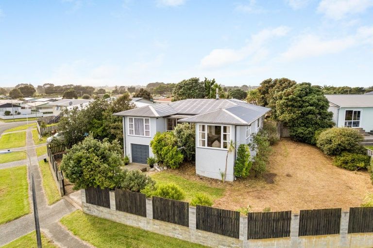 Photo of property in 6 Tainui Street, Castlecliff, Whanganui, 4501