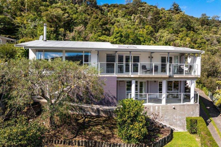 Photo of property in 29 Seaview Crescent, Picton, 7220