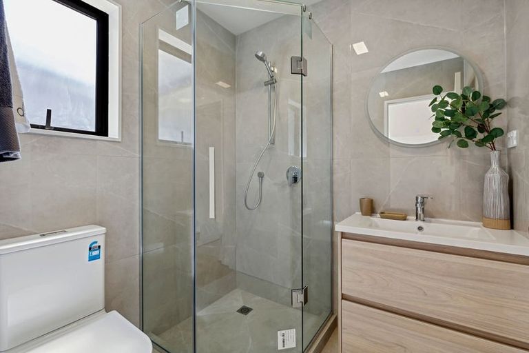 Photo of property in 8d Datura Place, Sunnynook, Auckland, 0620